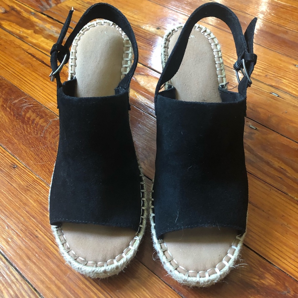 Tom’s suede wedge size 10